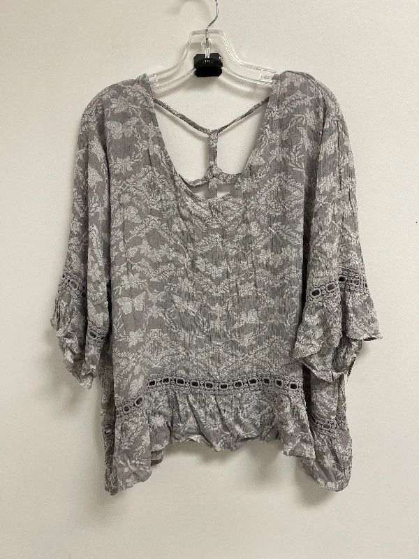 Top Long Sleeve By Maurices In Grey, Size: 3x